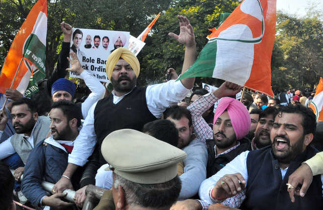 Youth Cong workers protest land acquisition norms