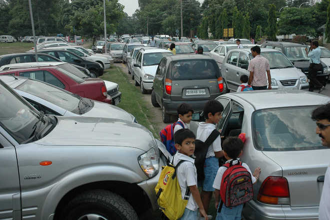 Encourage car pool to ease traffic, UT tells schools