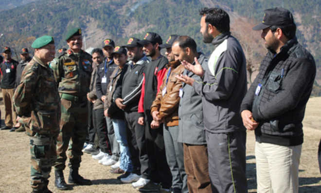 Army greets Doda elders back from tour