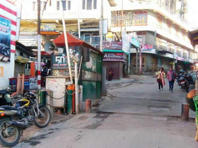 Now, no free movement of vehicles on Mall Road