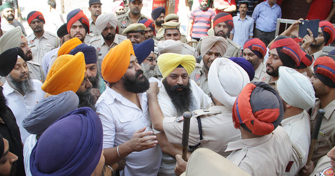 Sikh groups get poor response to bandh call on pardon row