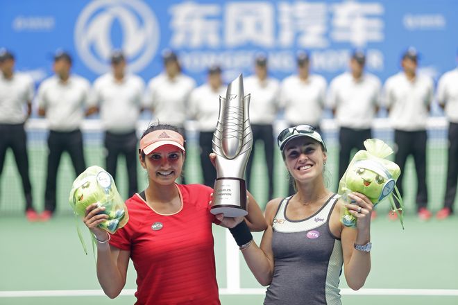 Unstoppable Sania, Hingis win seventh title