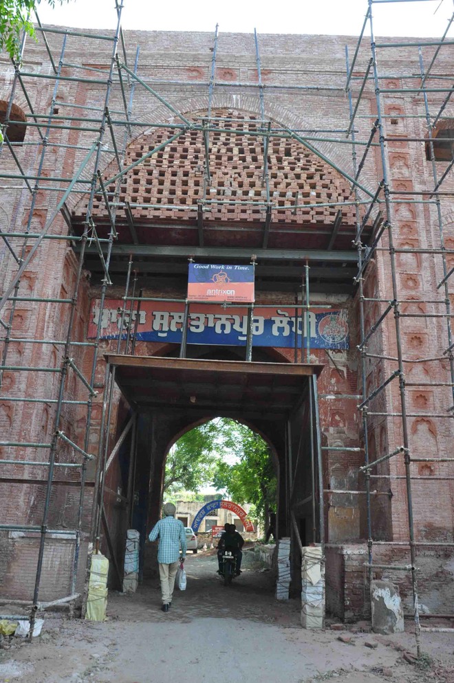 Conservators call Lahori Gate’s restoration ‘shoddy’