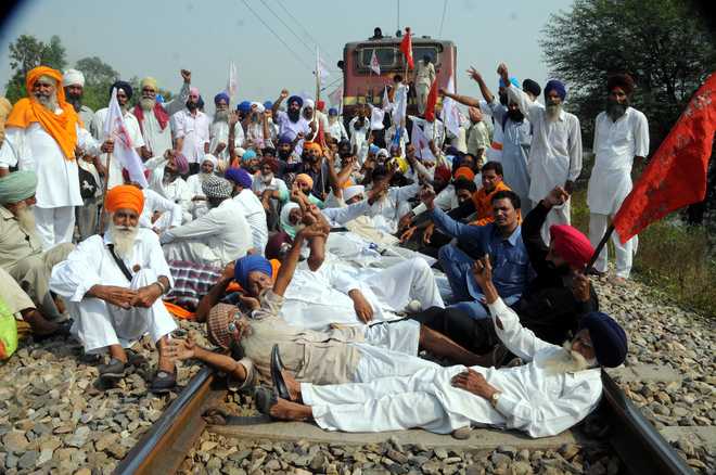 Rail, road traffic hit as farmers'' stir enters second day in Punjab