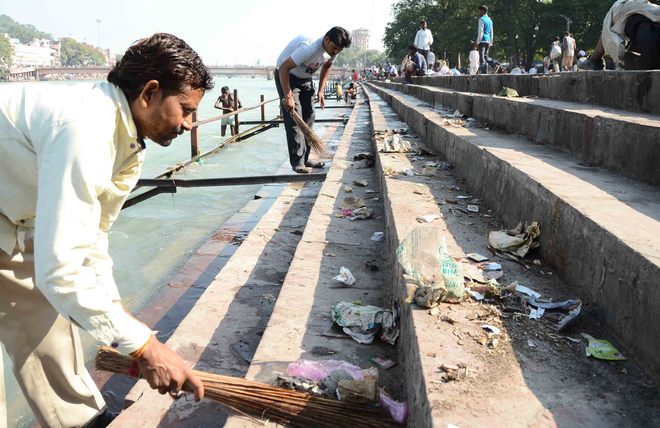 Ganga activists clean Vishnu ghat, Pantdeep