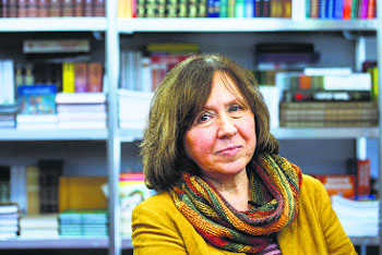 Chronicler of Soviet life wins Literature Nobel