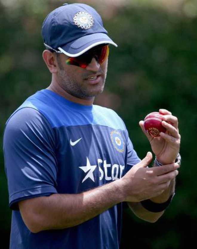 Selectors need to look at Dhoni''s place in team: Agarkar