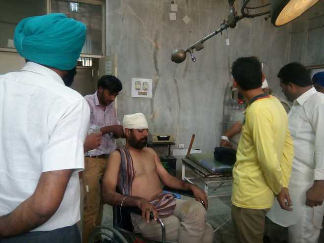 6 cops hurt in clash with Sikh protesters over torn pages of holy book