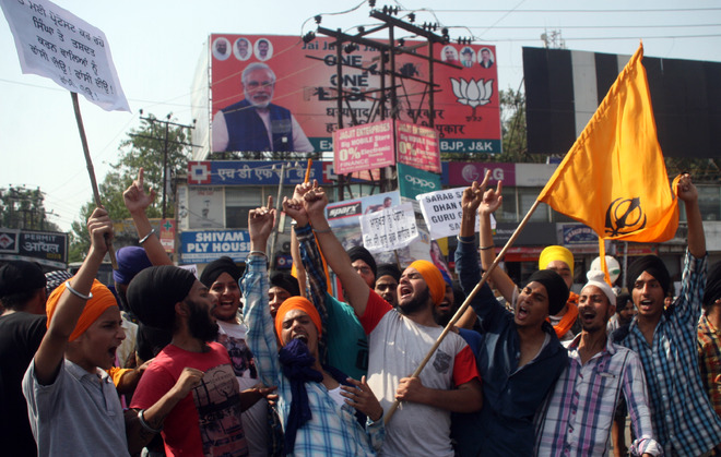 Sikhs protest desecration of Guru Granth Sahib