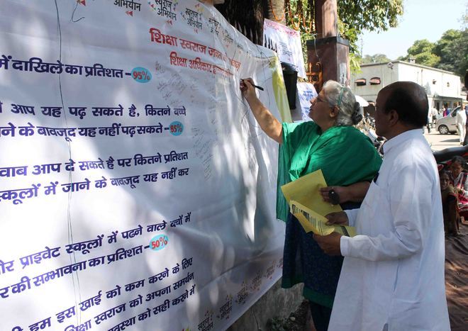 Signature campaign for better education in schools - The Tribune
