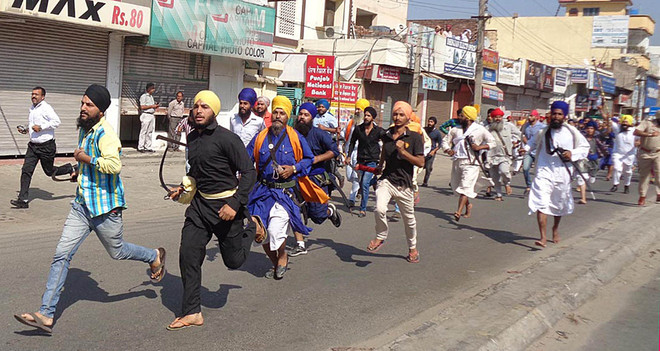 Akalis run for cover as activists barge into gurdwara
