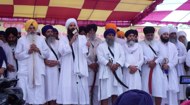 Sikh leaders list demands, threaten stir