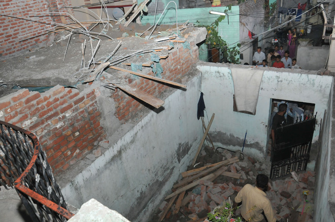 One killed, 5 hurt as roof of under construction building collapses ...