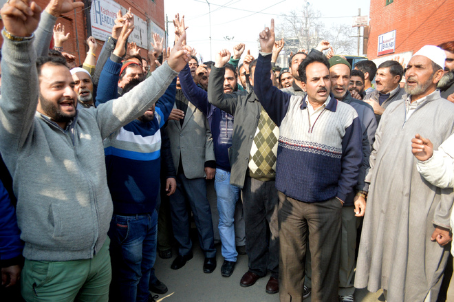 Hazratbal shopkeepers protest rent hike