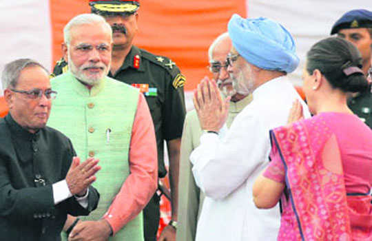 PM Modi invites Sonia, Manmohan to discuss GST