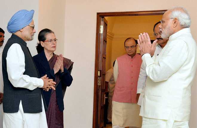 PM discusses GST Bill with Sonia, Manmohan