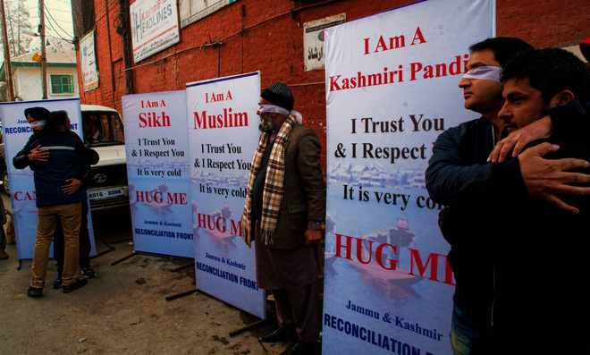 In Srinagar, hugs invited for communal harmony