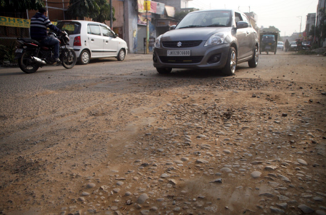 Shastri Nagar residents allege ‘selective approach’ in blacktopping of roads