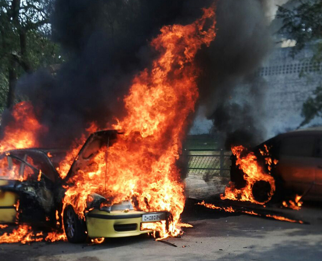 2 cars catch fire in Mohali
