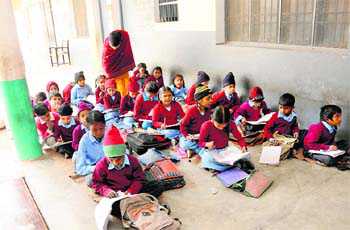 Punjab wants school uniform for Rs 100!