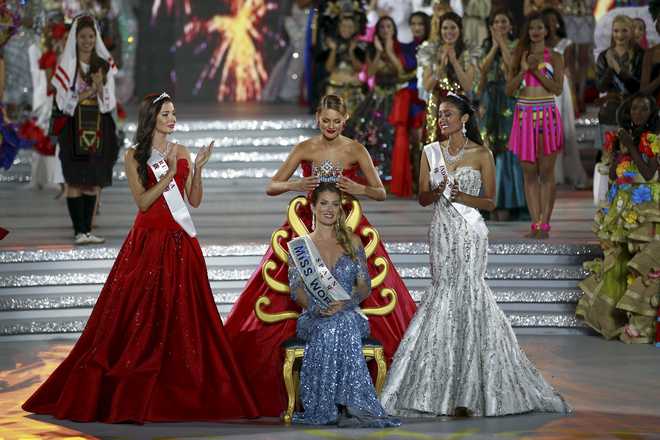 Miss Spain crowned Miss World 2015
