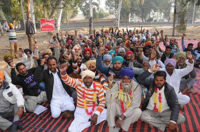 Forest Department field workers on hunger strike