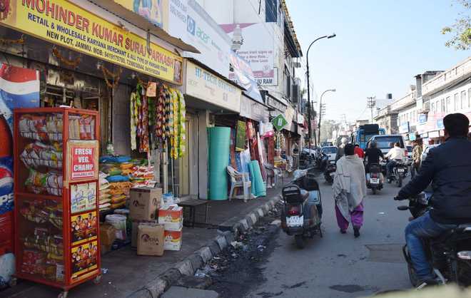 MC fails to remove encroachments on footpaths by shopkeepers : The ...