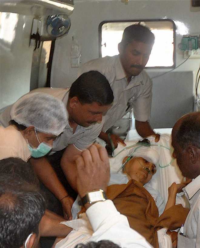 CPI leader Govind Pansare, wife shot at
