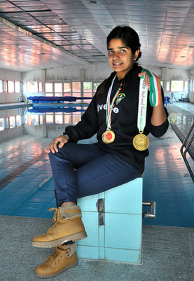 Local swimmer Chahat Arora felicitated for her achievement : The ...