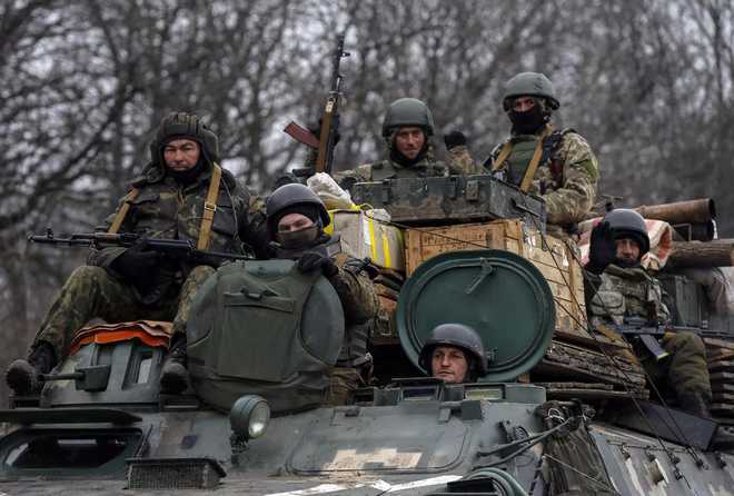 Ukraine begins withdrawal of front-line heavy weapons