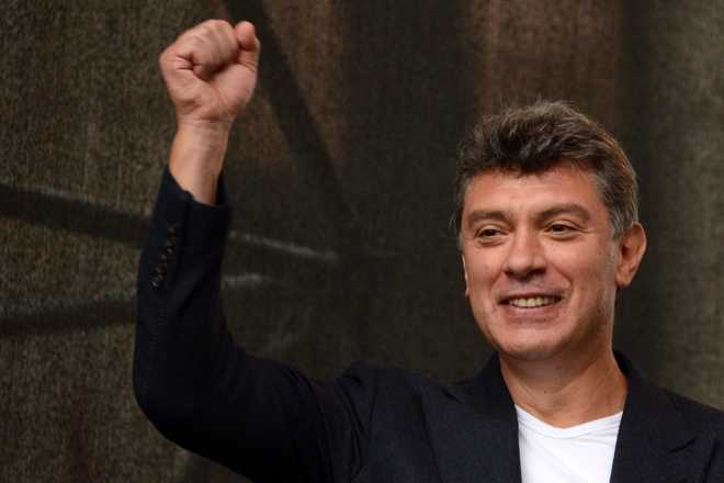 Russian opposition leader Nemtsov shot dead, police hunt killers