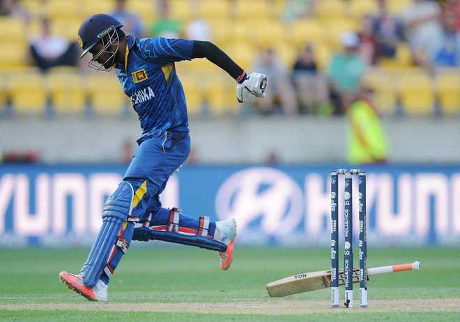 Sangakkara, Thirimanne tons help SL humble Eng by 9 wickets