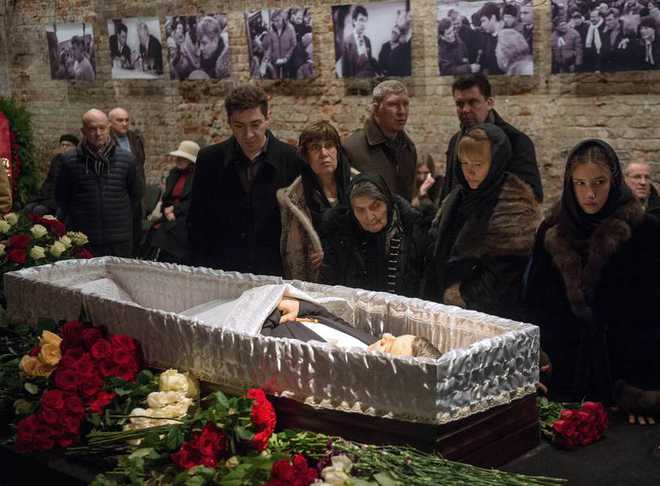 Russia bids farewell to Nemtsov