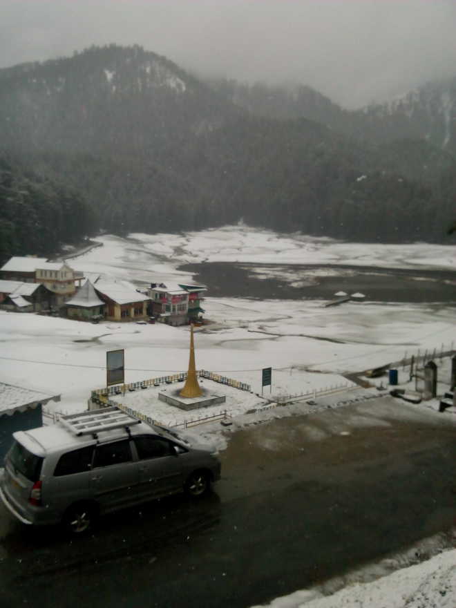 Heavy rain lashes Shimla; mercury dips