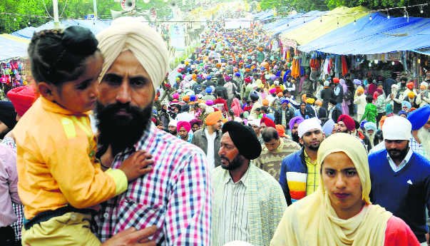 It’s AAP show at Hola Mohalla; SAD numbers dip; Cong keeps away