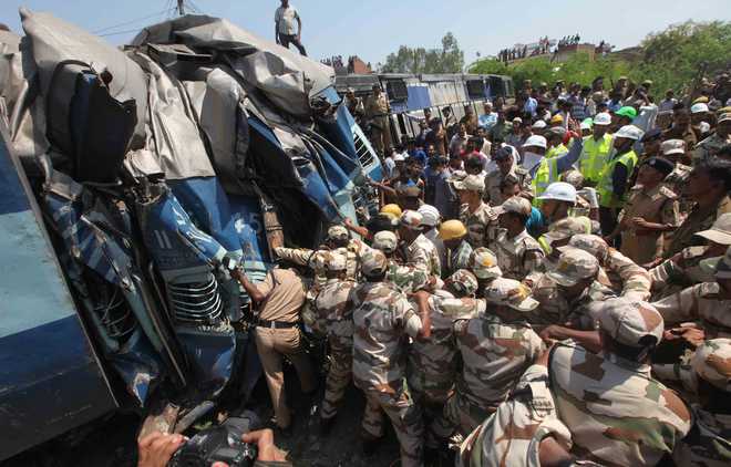 34 killed, 150 injured in train derailment in UP