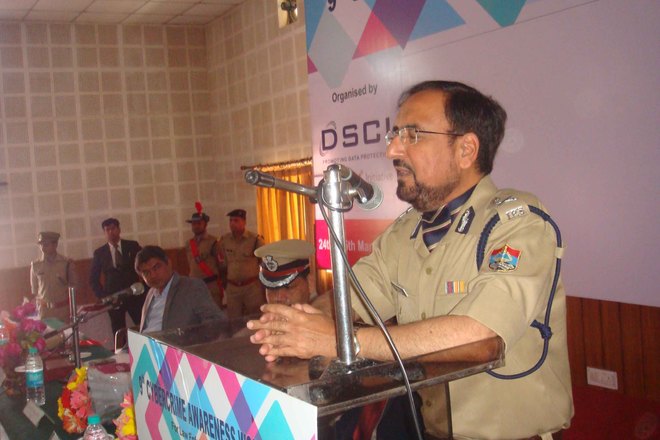 Use technology to check cyber crime, DGP tells cops