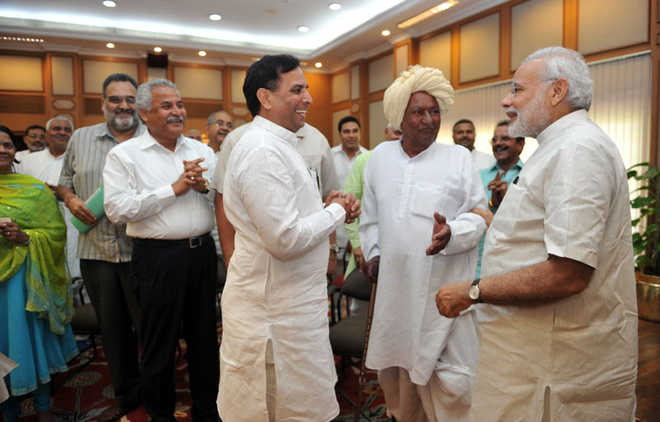 PM meets Jat delegation, assures solution on quota issue