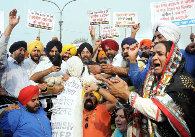 Sikhs protest against clean chit to Tytler; court to hear closure report