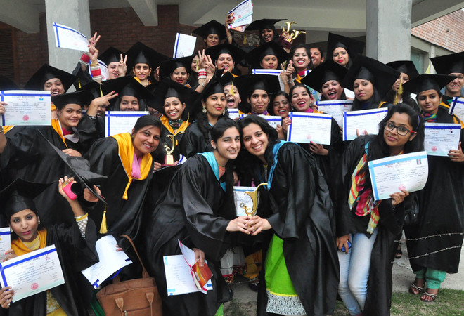 656 students get degrees at PGGCG-42 - The Tribune