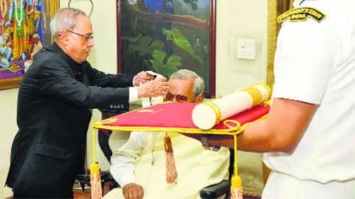 Prez confers Bharat Ratna on former PM Vajpayee