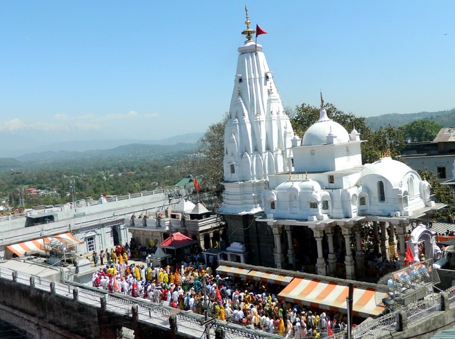 Over 1.25 lakh pay obeisance at Bajjreshwari Temple