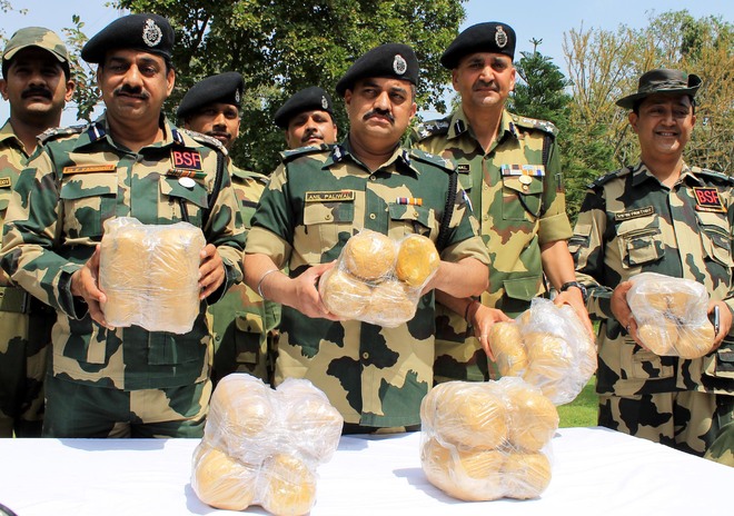 Pakistani smuggler shot dead, heroin worth Rs120 crore seized