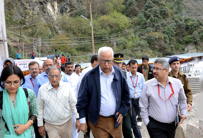 Governor visits Vaishno Devi, reviews facilities for pilgrims
