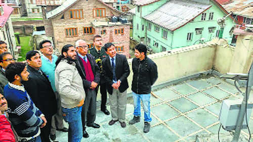 Governor reviews flood situation, visits Met centre