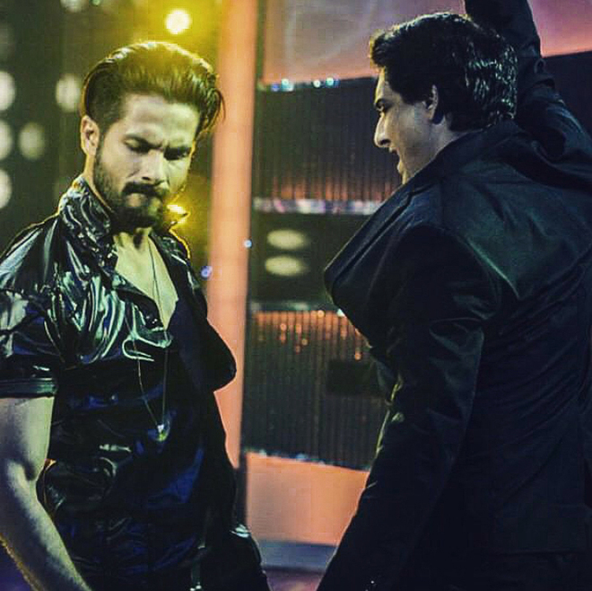 Shahid performs with mentor