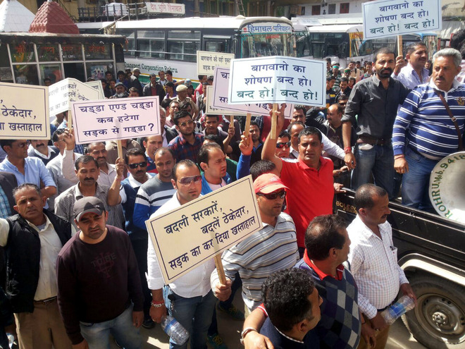 Protest over poor state of road