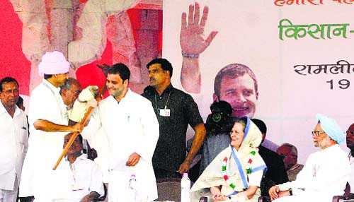 Rahul, Sonia tear into ‘anti-farmer’ Modi