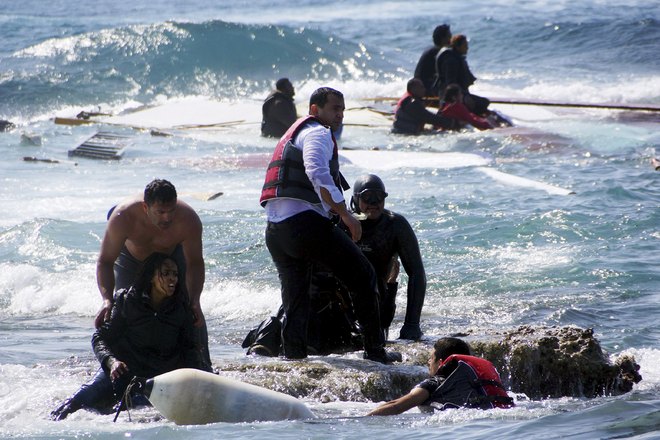 Another migrant boat sinks, 3 dead