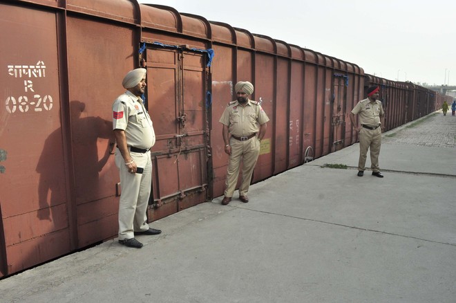 Gunny bags not offloaded, Rlys fines state Rs4 cr